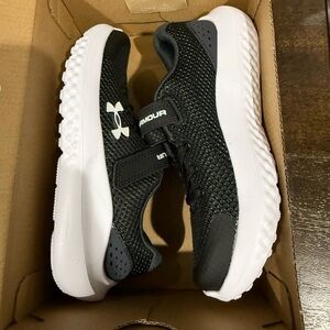 Under Armour Black Shoe White Logo